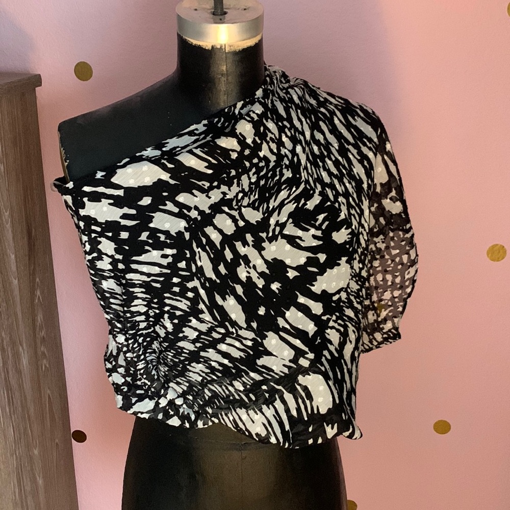 Vici Cold Shoulder Blouse Size M NWOT